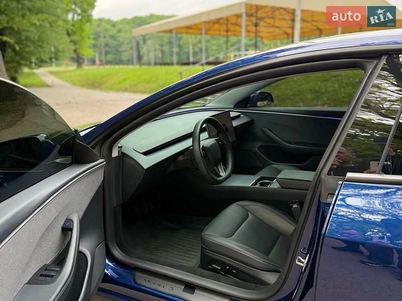 Седан Tesla Model 3 2024 в Львове