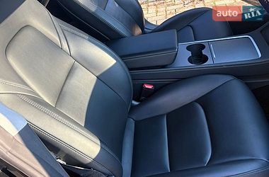 Седан Tesla Model 3 2021 в Ровно