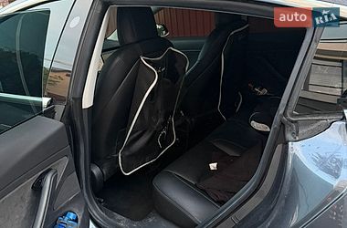 Седан Tesla Model 3 2019 в Львові