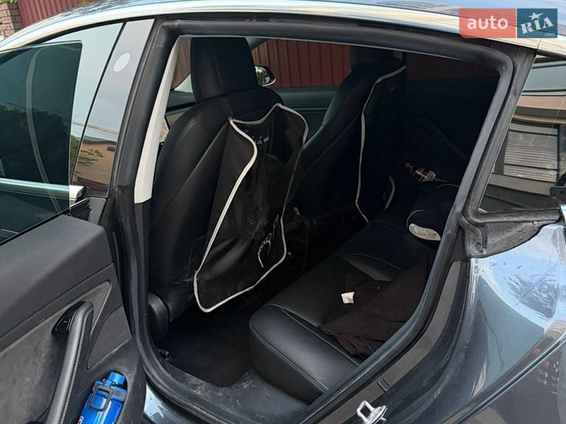 Седан Tesla Model 3 2019 в Львові