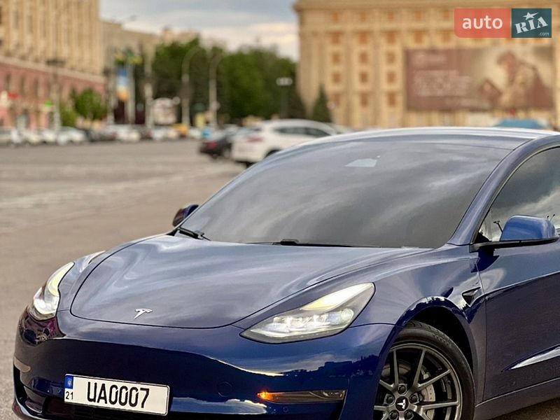 Седан Tesla Model 3 2021 в Харкові