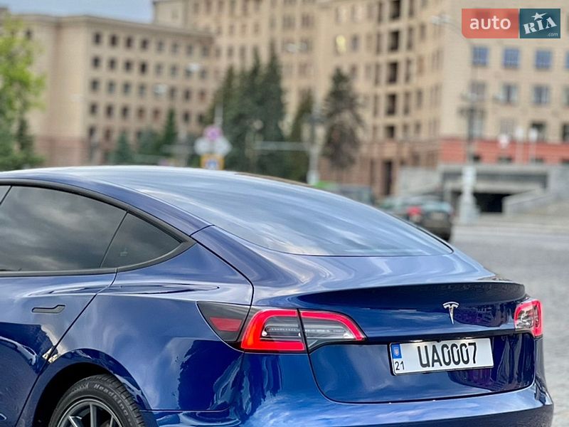 Седан Tesla Model 3 2021 в Харкові