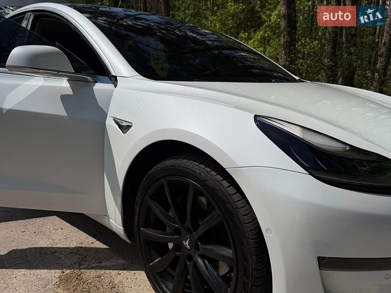 Седан Tesla Model 3 2019 в Житомирі
