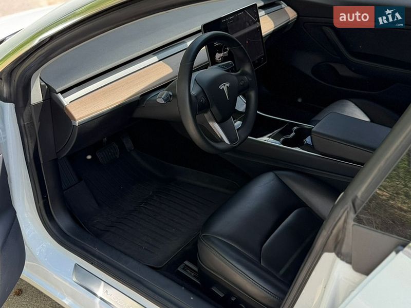 Седан Tesla Model 3 2019 в Житомирі