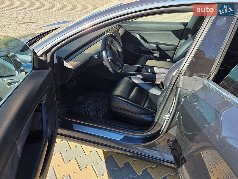 Седан Tesla Model 3 2018 в Одессе