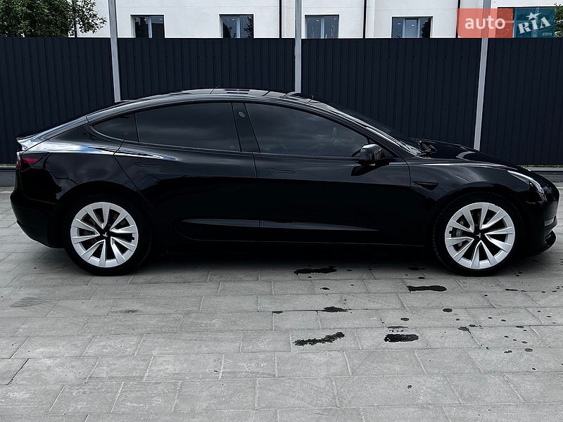 Седан Tesla Model 3 2021 в Самборі