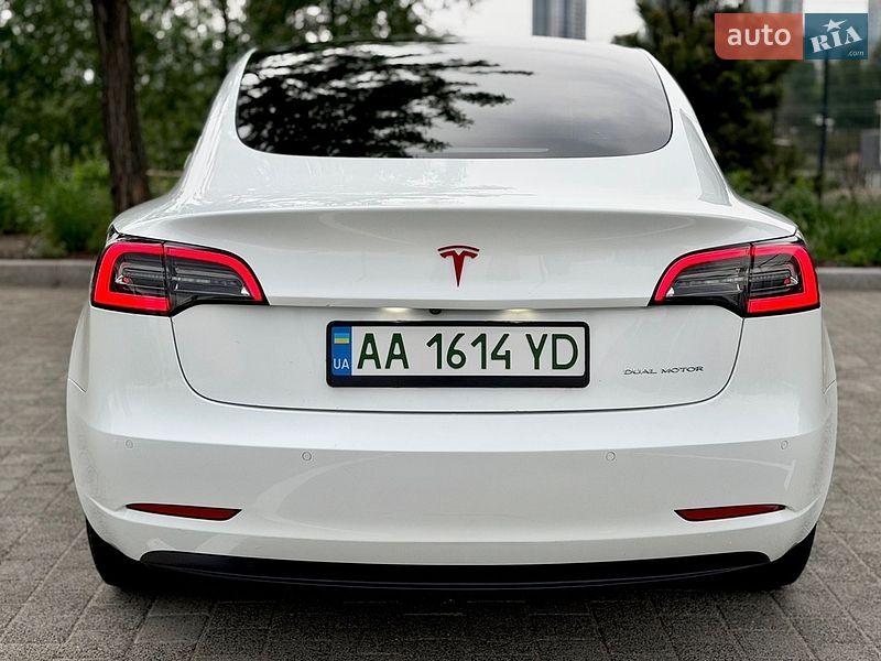 Седан Tesla Model 3 2021 в Киеве