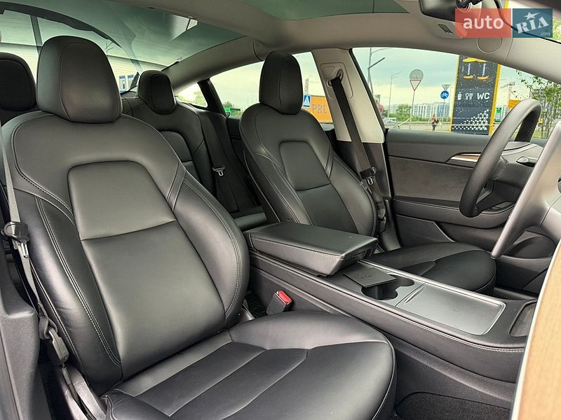 Седан Tesla Model 3 2021 в Киеве