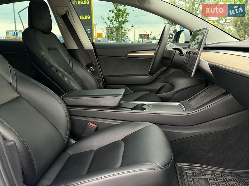 Седан Tesla Model 3 2021 в Киеве