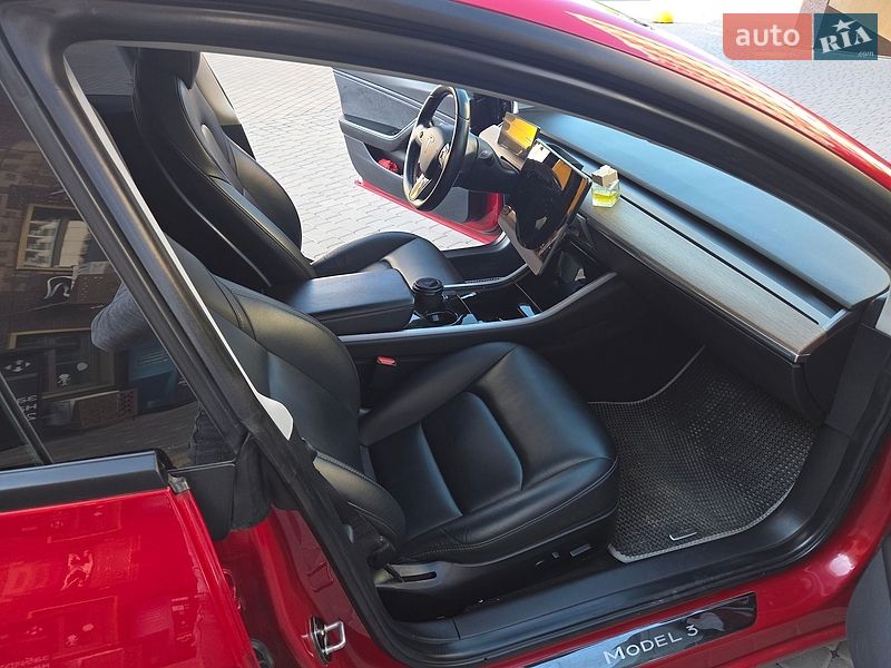 Седан Tesla Model 3 2019 в Одессе