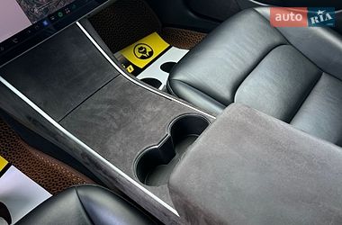 Седан Tesla Model 3 2018 в Івано-Франківську