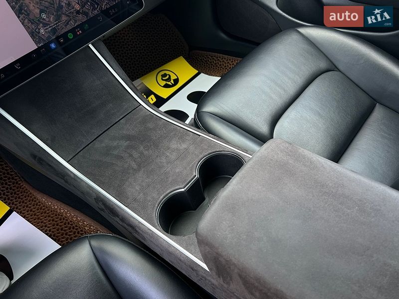 Седан Tesla Model 3 2018 в Івано-Франківську
