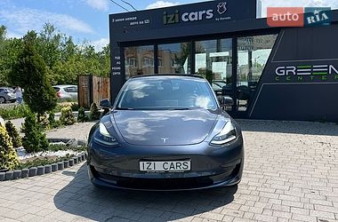 Седан Tesla Model 3 2022 в Львове