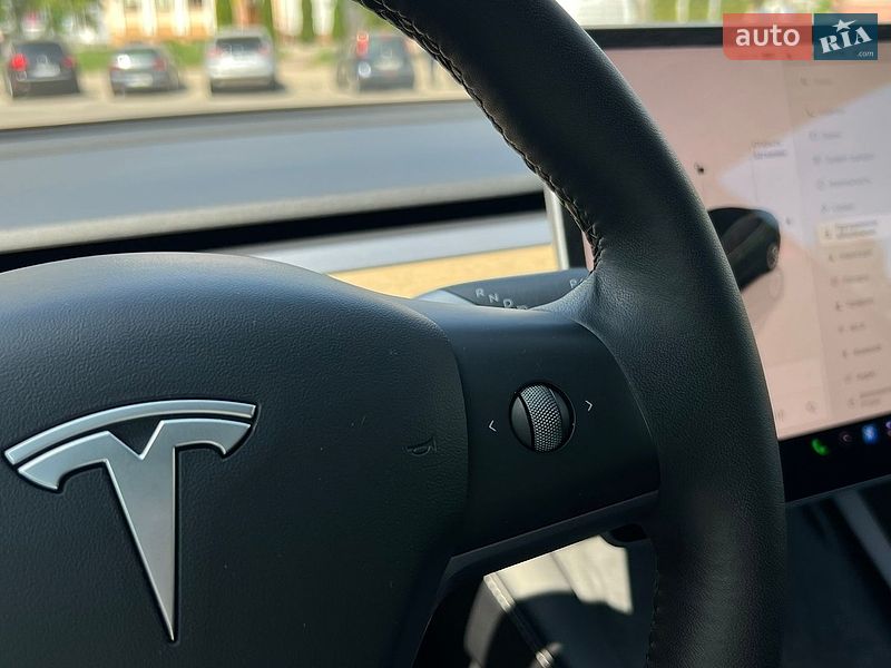 Седан Tesla Model 3 2022 в Львове