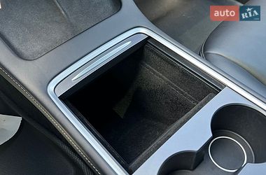 Седан Tesla Model 3 2022 в Львове