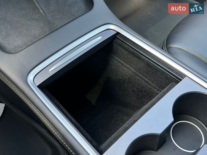 Седан Tesla Model 3 2022 в Львове