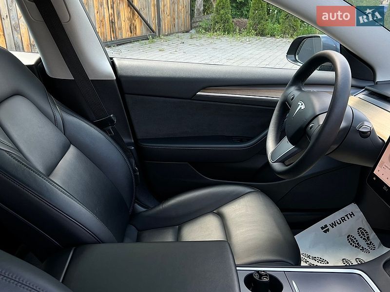 Седан Tesla Model 3 2022 в Львове