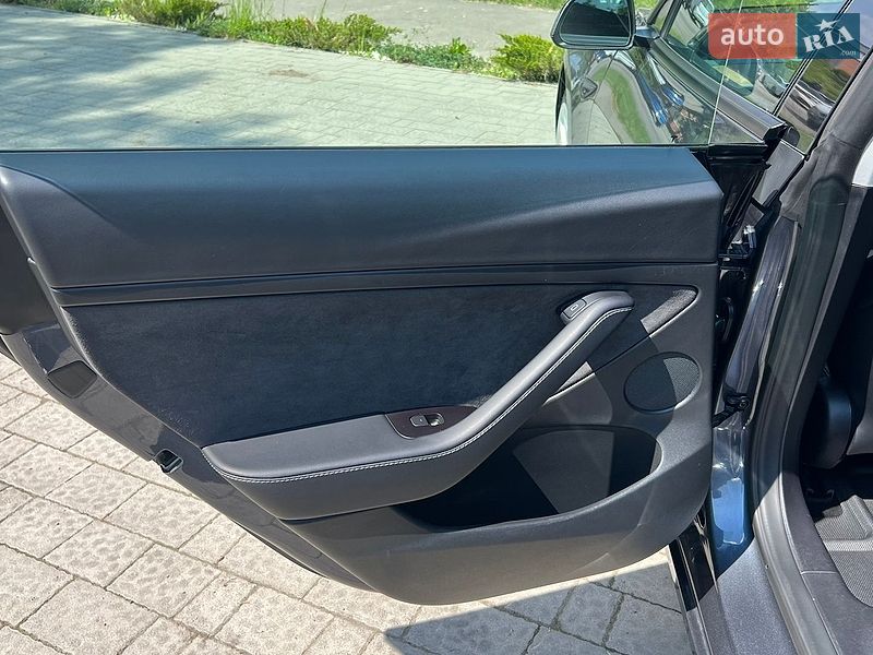 Седан Tesla Model 3 2022 в Львове