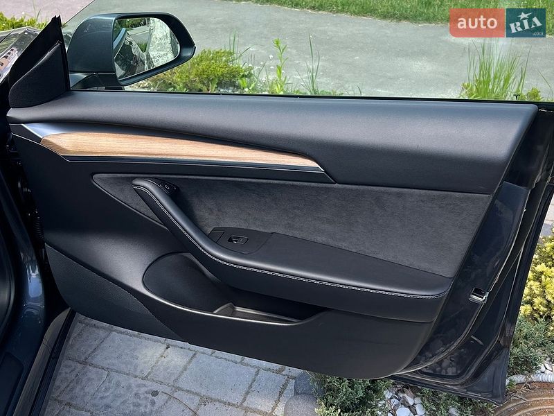 Седан Tesla Model 3 2022 в Львове