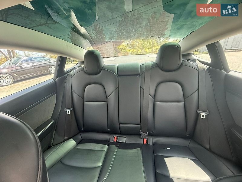 Седан Tesla Model 3 2021 в Золочеве