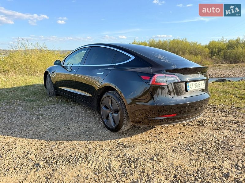 Седан Tesla Model 3 2019 в Калуше