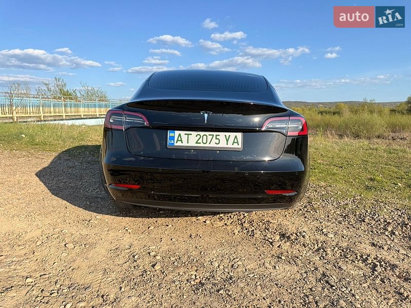 Седан Tesla Model 3 2019 в Калуше