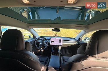 Седан Tesla Model 3 2019 в Калуше