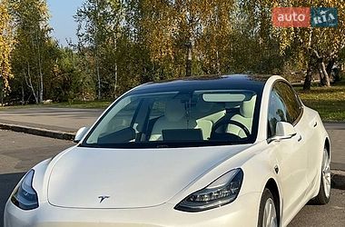 Седан Tesla Model 3 2019 в Чернігові