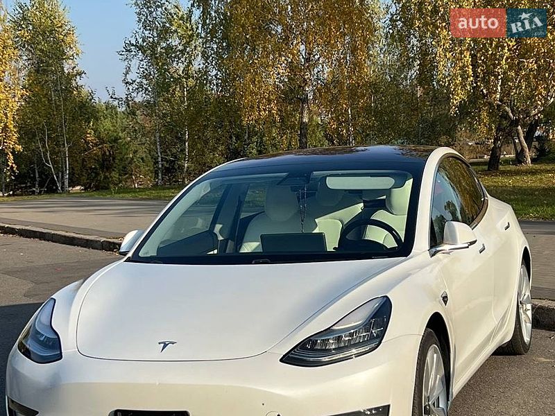 Седан Tesla Model 3 2019 в Чернигове