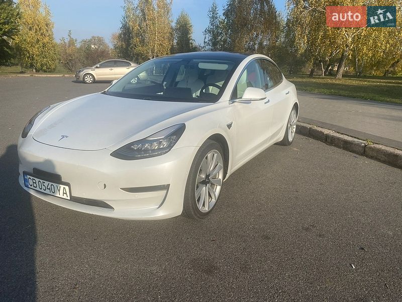 Седан Tesla Model 3 2019 в Чернигове