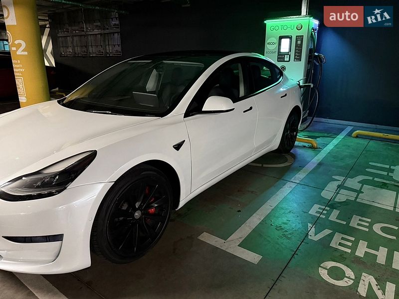 Седан Tesla Model 3 2022 в Києві