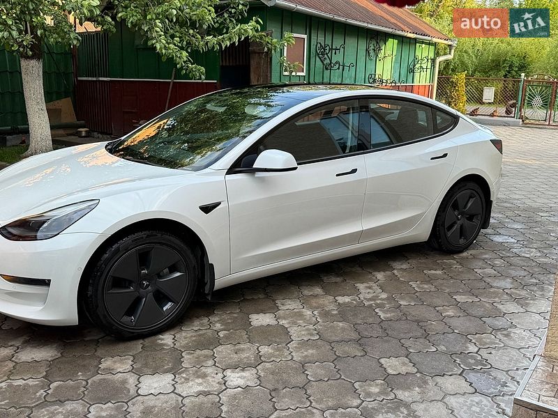 Седан Tesla Model 3 2022 в Луцке