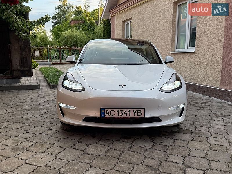 Седан Tesla Model 3 2022 в Луцке