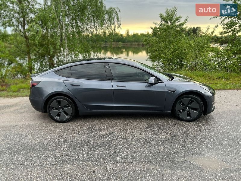 Седан Tesla Model 3 2021 в Калиновке
