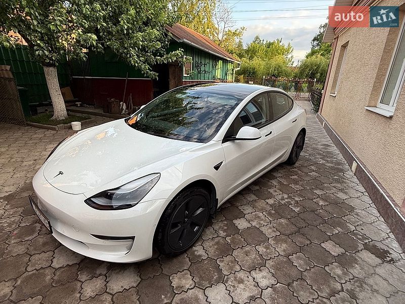 Седан Tesla Model 3 2022 в Луцке