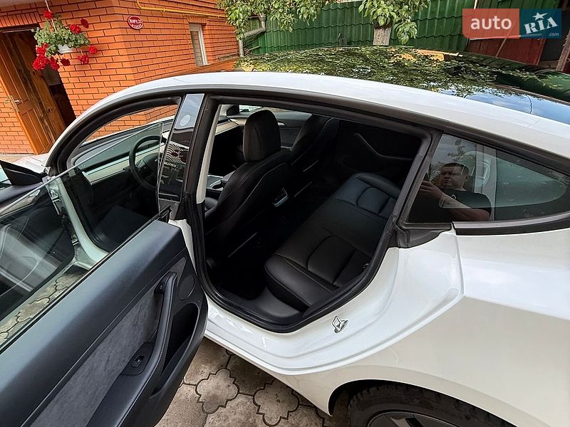 Седан Tesla Model 3 2022 в Луцке
