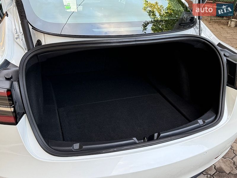 Седан Tesla Model 3 2022 в Луцке