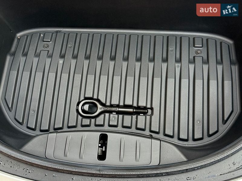 Седан Tesla Model 3 2022 в Луцке