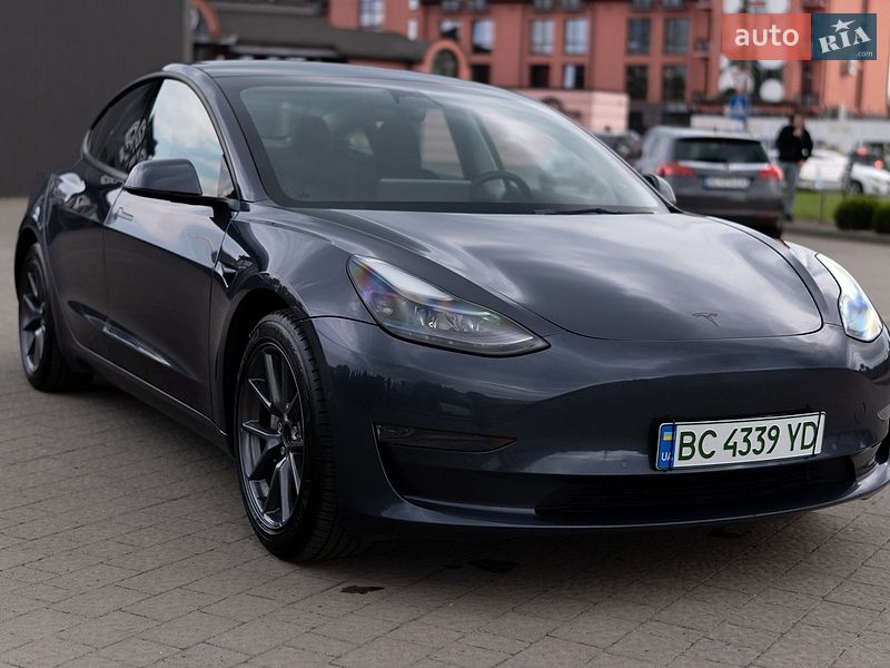 Седан Tesla Model 3 2022 в Дрогобыче