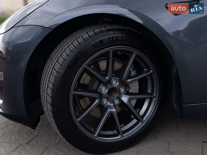 Седан Tesla Model 3 2022 в Дрогобыче