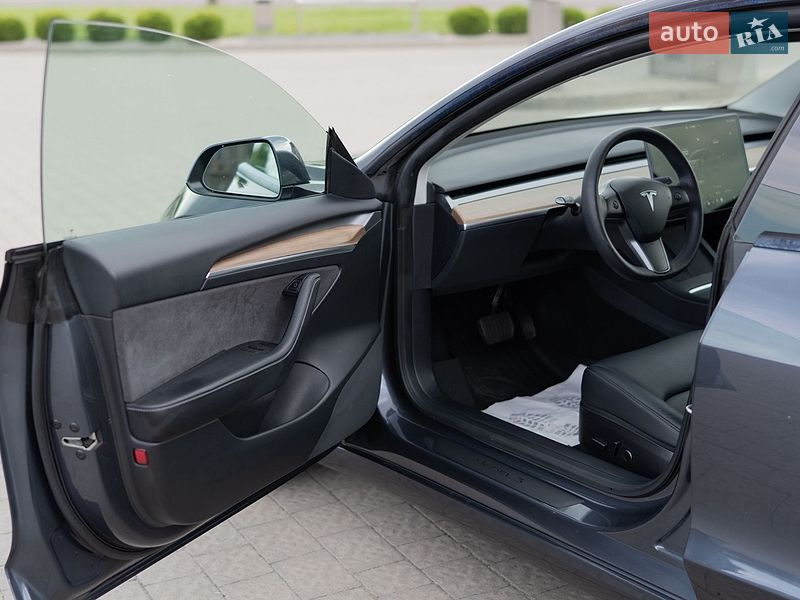Седан Tesla Model 3 2022 в Дрогобыче
