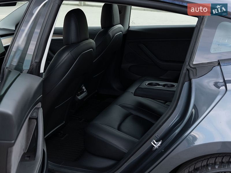 Седан Tesla Model 3 2022 в Дрогобыче