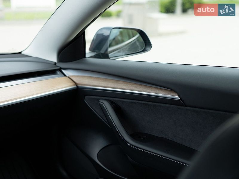 Седан Tesla Model 3 2022 в Дрогобыче