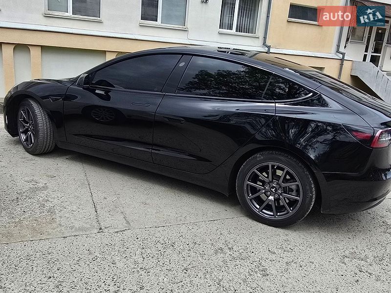 Седан Tesla Model 3 2019 в Ивано-Франковске