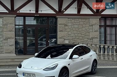 Седан Tesla Model 3 2022 в Кременці