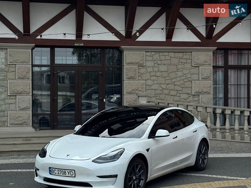 Седан Tesla Model 3 2022 в Кременці