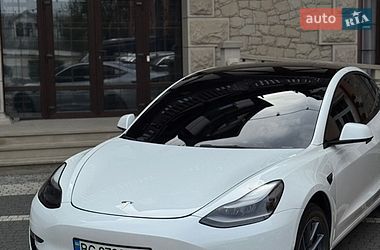 Седан Tesla Model 3 2022 в Кременці