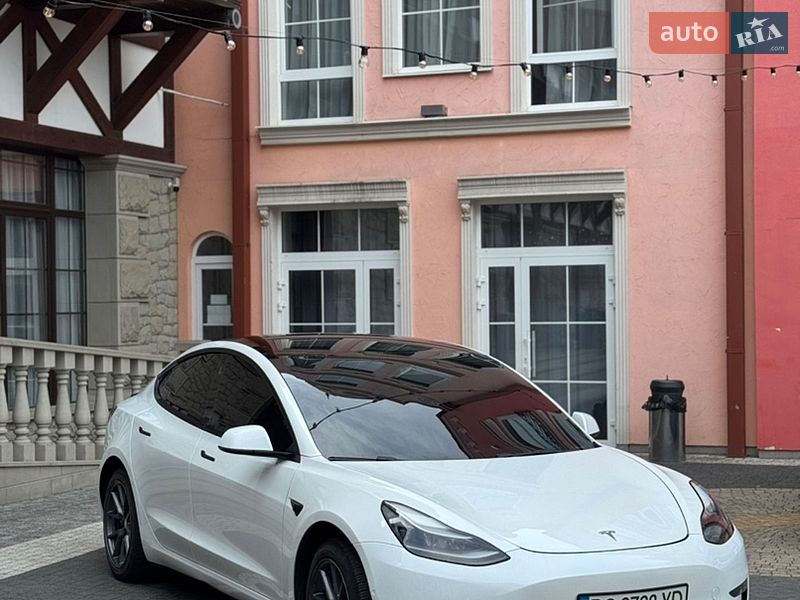 Седан Tesla Model 3 2022 в Кременці
