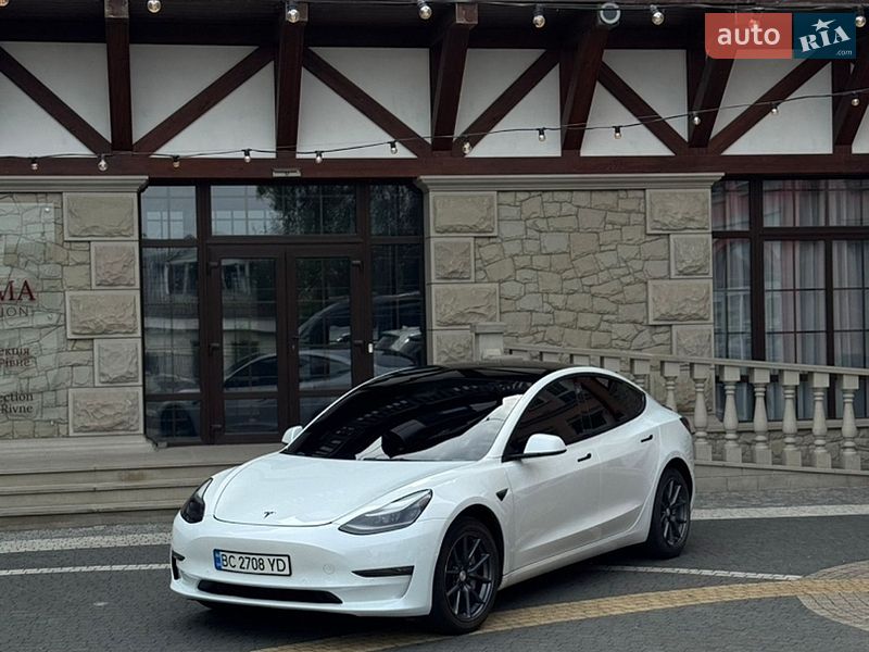 Седан Tesla Model 3 2022 в Кременці