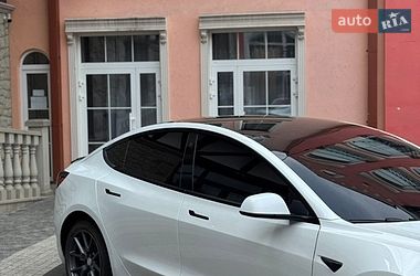 Седан Tesla Model 3 2022 в Кременці